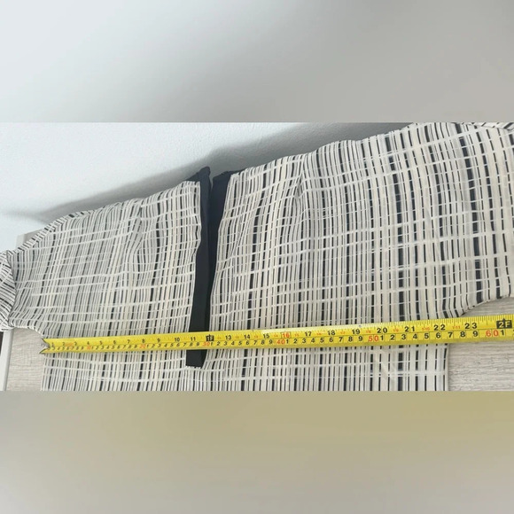 Vince Silk Print Top V Neck Elbow Sleeve Office Career Quiet Luxury 4 *Read - Picture 5 of 12